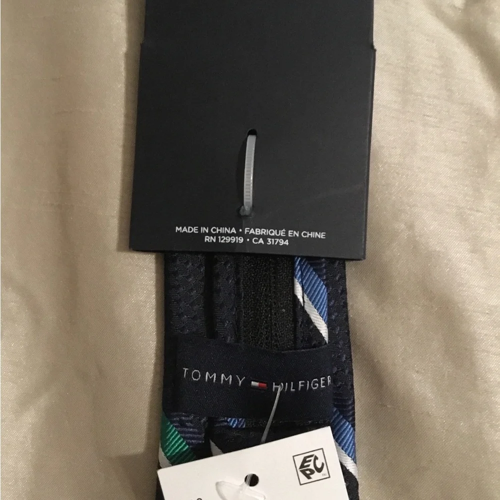 Boys Tommy Hilfiger zipper tie NWT
